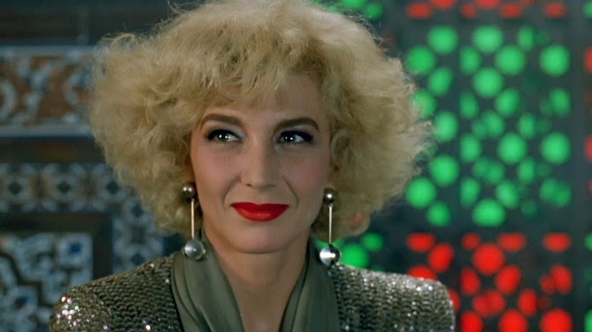 Η Marisa Paredes στην ταινία Ψηλά Τακούνια (1991)